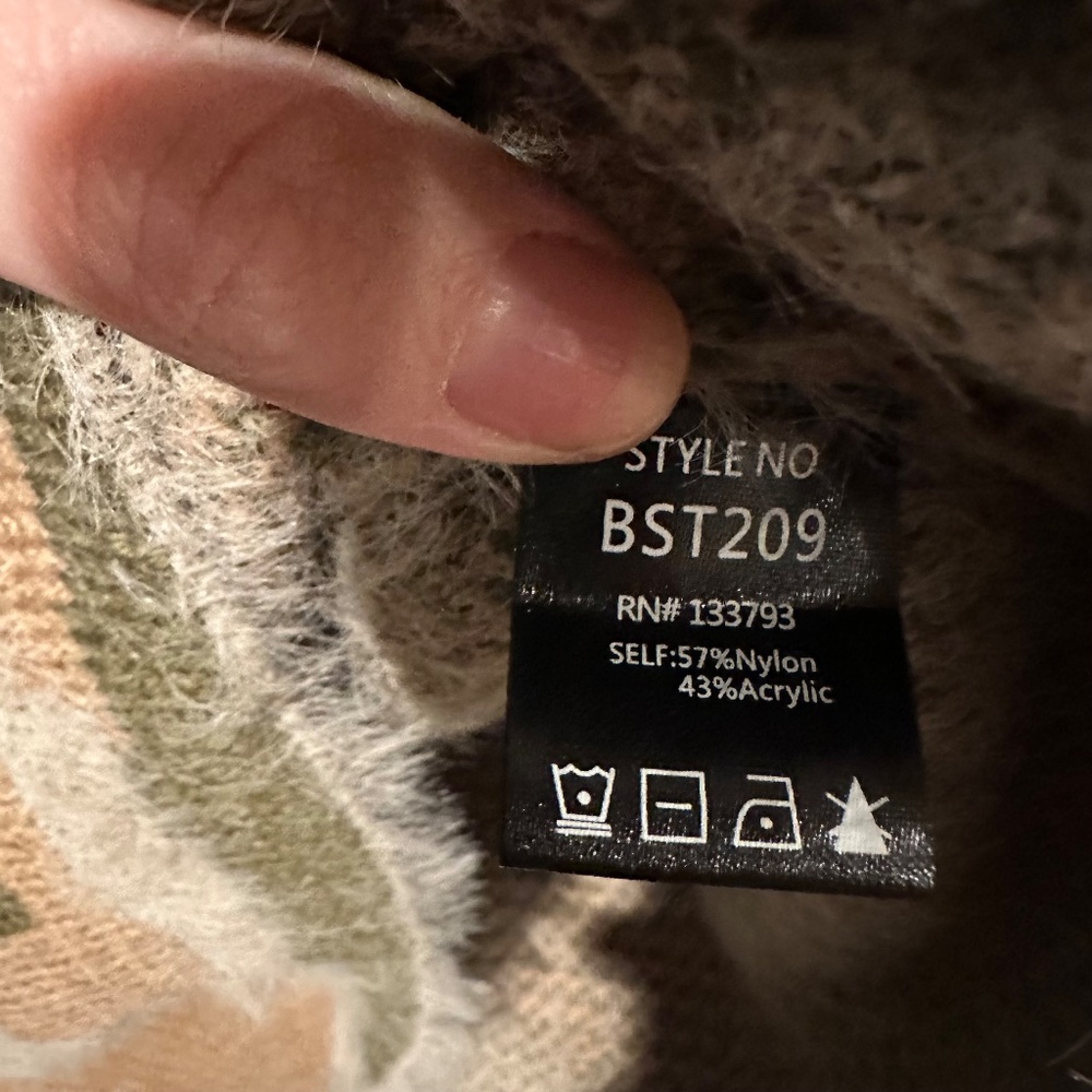 NWT POL Green Camo Military V Neck Mohair Sweater size Medium - Picture 4 of 5